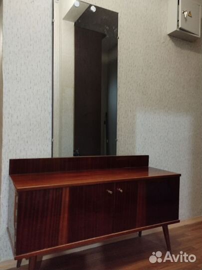 Трюмо и тумбы