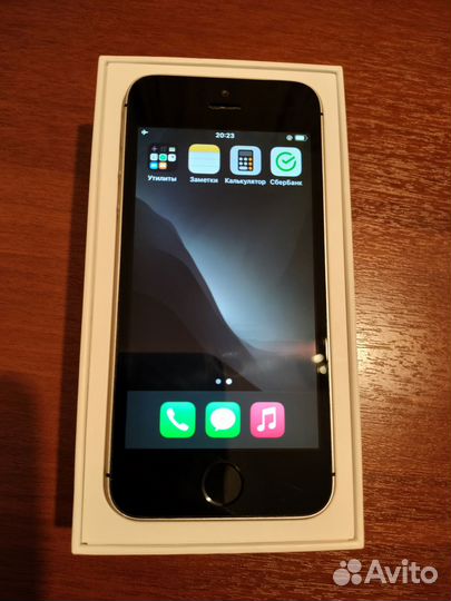 iPhone SE(2016) 64gb