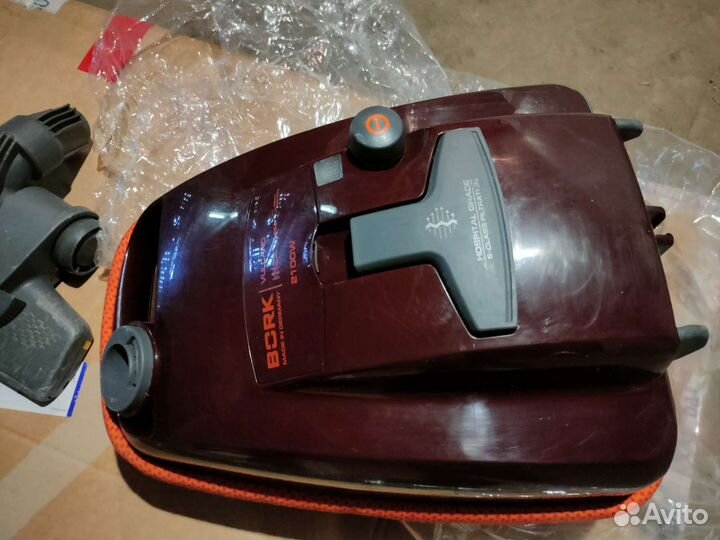 Пылесос с пылесборником Bork V7011