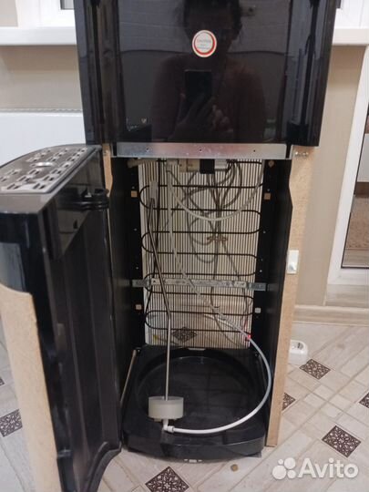 Кулер для воды напольный с нижней загрузкой