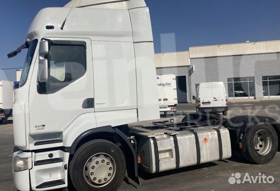 В разборке грузовик Renault, Premium II с 2007