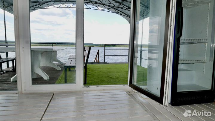 Баня на берегу реки, Беседки на воде