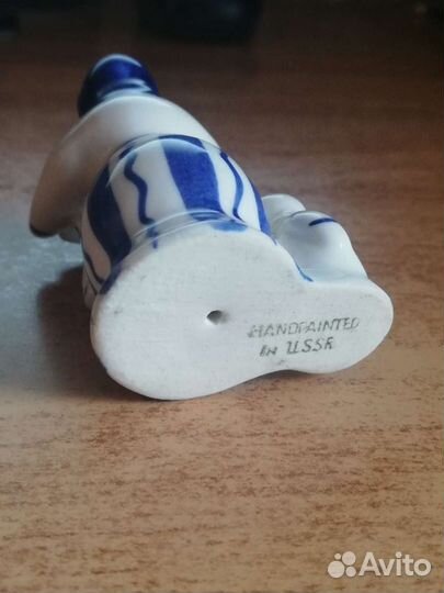 Фарфоровая статуэтка гжель 