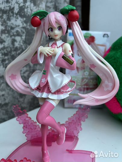 Аниме фигурка оригинал Сакура Мику