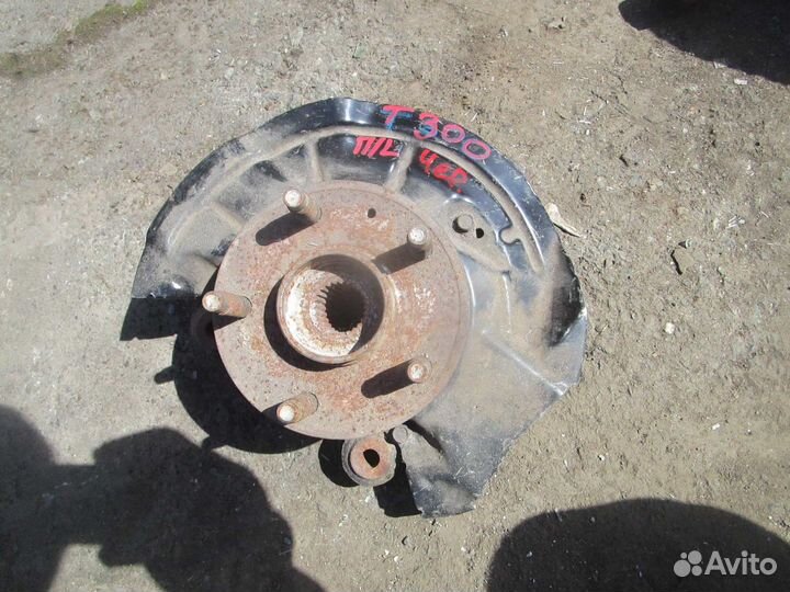 Кулак левый Chevrolet Aveo T300