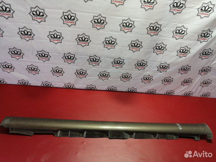 Накладка на порог правая Toyota Avensis T250
