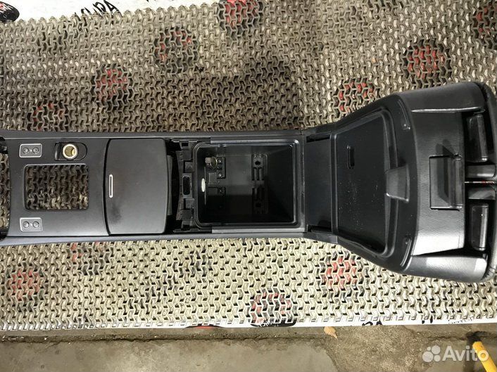 Подлокотник Honda Legend