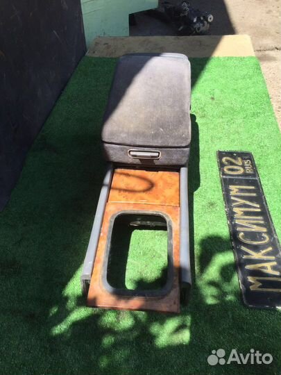 Подлокотник Nissan Y34 cedric/ Gloria