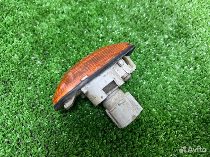 Повторитель поворота в крыло передний левый Nissan