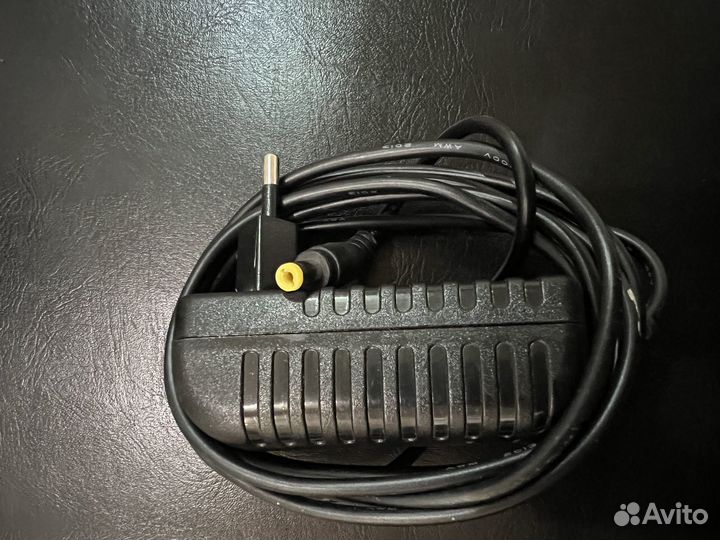 Блок питани (адаптер ) 12 v