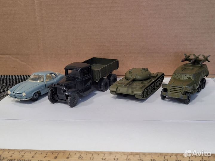 Модель машинки и военная техника
