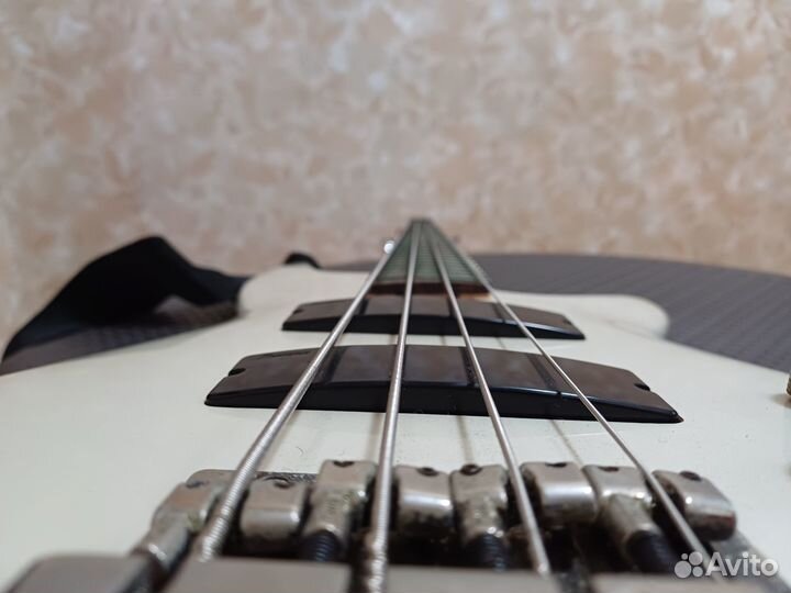 Бас-гитара Ibanez SR300