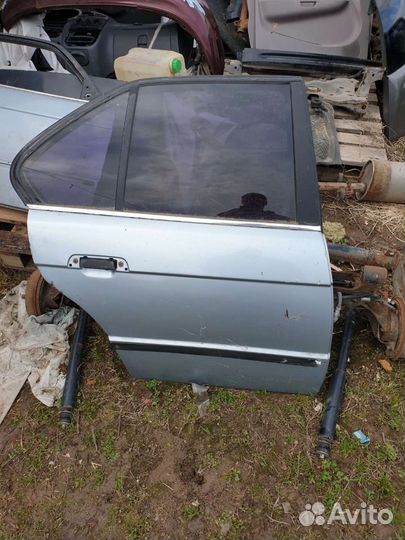 Задняя правая дверь BMW e34