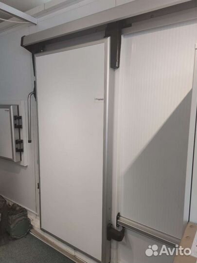 Дверь для холодильной камеры (откатная)