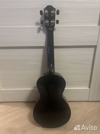 Укулеле noir BY baton rouge NU1C - BK