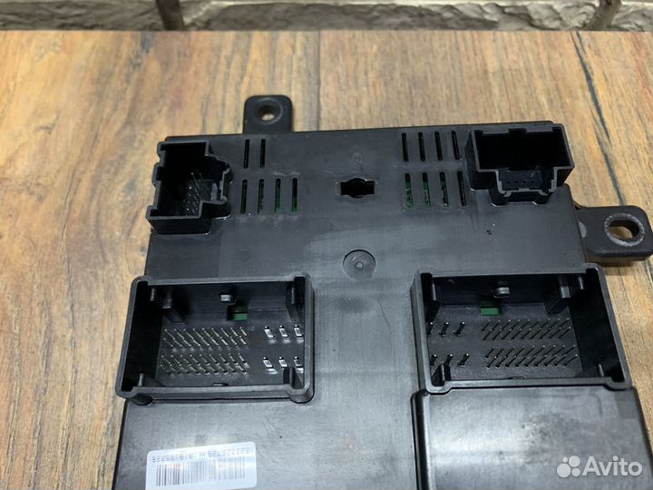 Kia Mohave Блок предохранителей задний