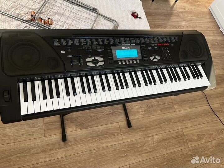 Синтезатор casio wk1300, стойка, блок питания