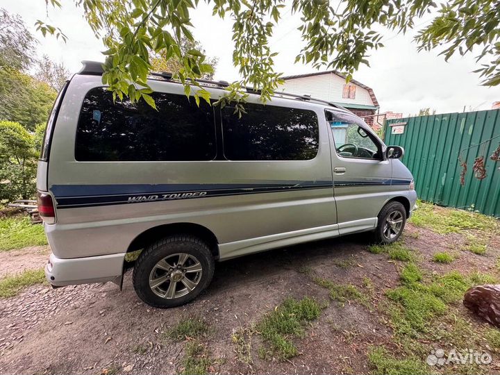 Toyota Hiace Regius 3.0 AT, 1999, 400 000 км