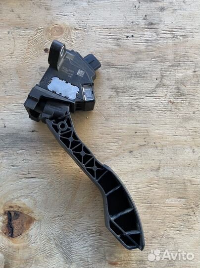 Педаль газа Toyota 7811002010