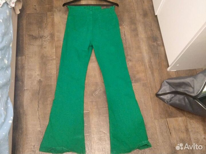 Изумрудные джинсы клеш M высокая посадка