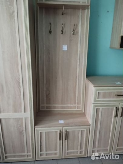 Вешалка в прихожую с обувницей