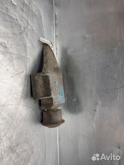 Кронштейн двигателя передний Audi 80/90 B3