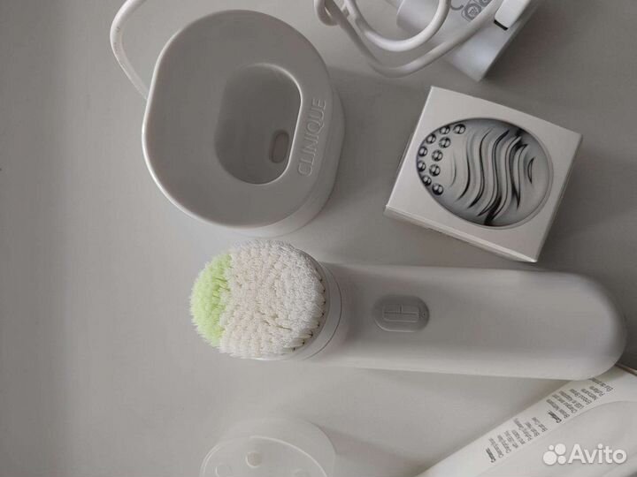 Щетка для лица Clinique
