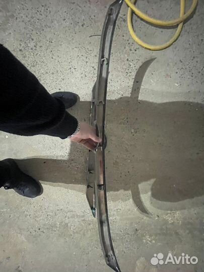 Передние накладки на решетку toyota camry 50