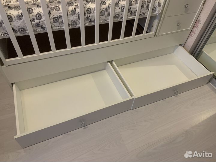 Детская кроватка - трансформер, с маятником