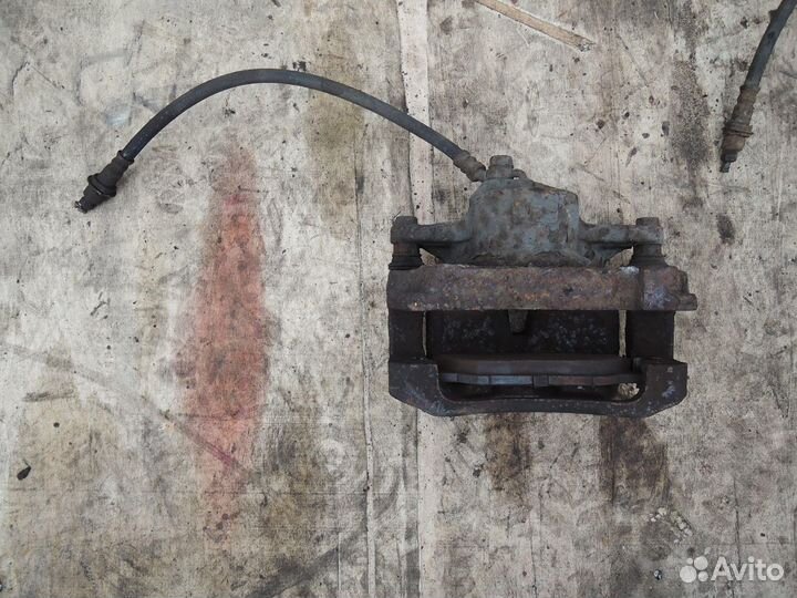 Суппорт тормозной передний правый Lexus IS 250/350