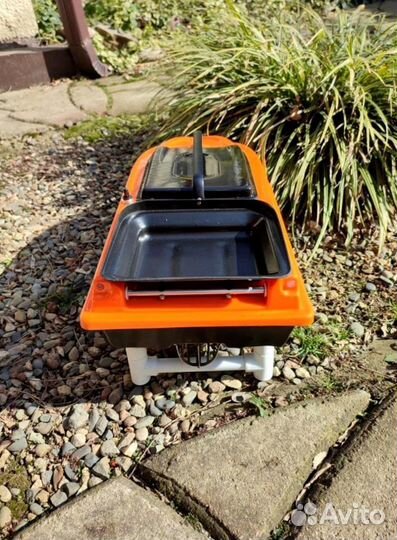 Прикормочный карповый кораблик Ранферри Atom