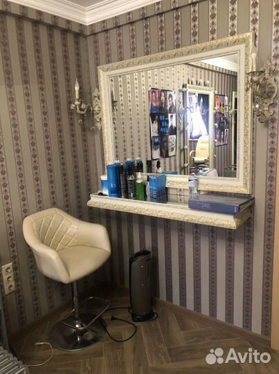 Зеркало с полкой