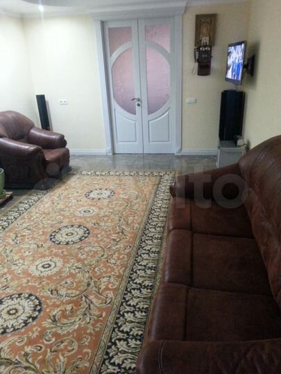 2-к. квартира, 60 м², 1/4 эт.