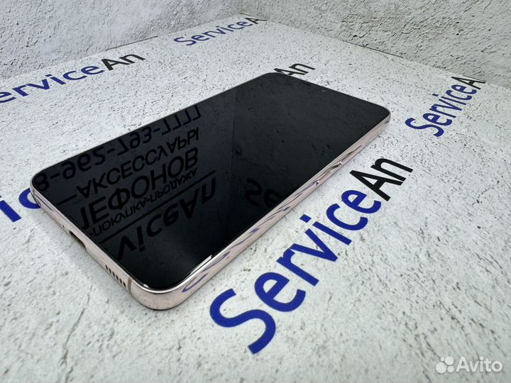 Samsung Galaxy S22, 8/256 ГБ