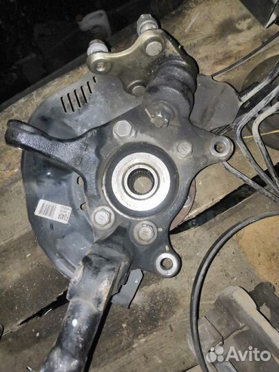 Ступица с кулаком toyota corolla 150