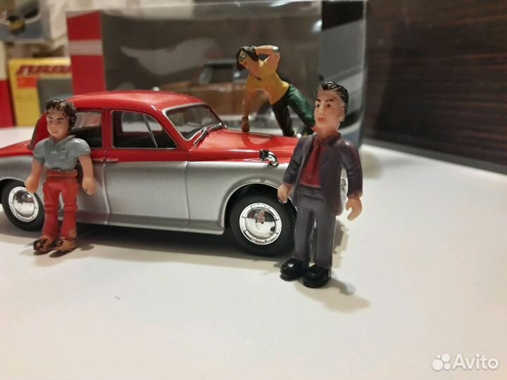 Фигурки 3шт. 1:43 (одним лотом)