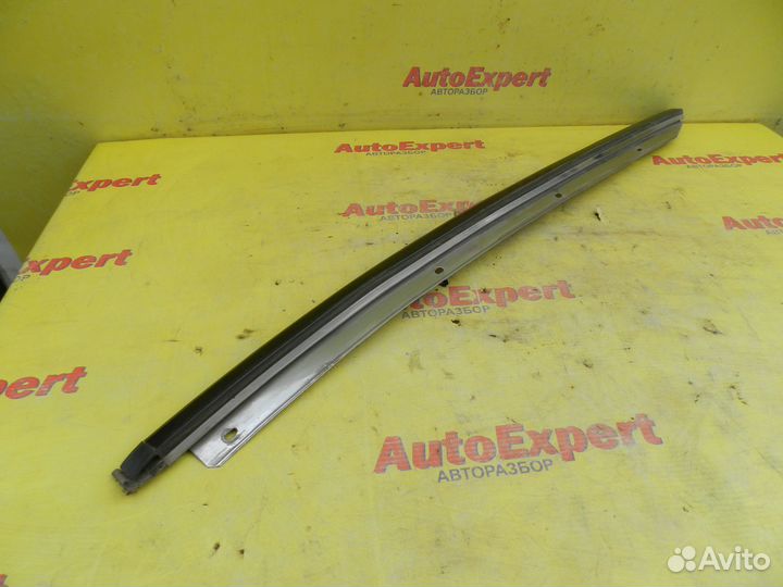 Молдинг лобового стекла правый Nissan Almera Class