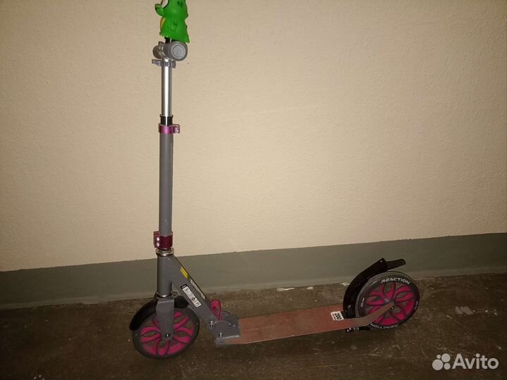 Самокат reaction 200