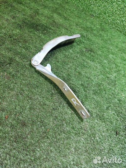 Петля капота правая Peugeot 206