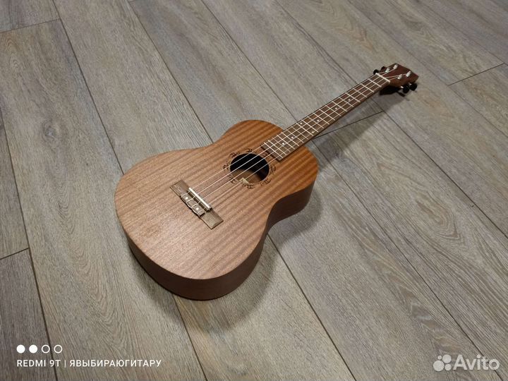 Укулеле баритон Fabio (новая)