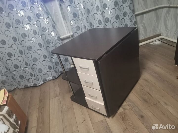Стол раскладной с полками