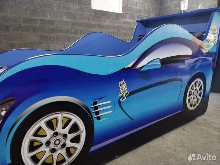 Детская кровать машина