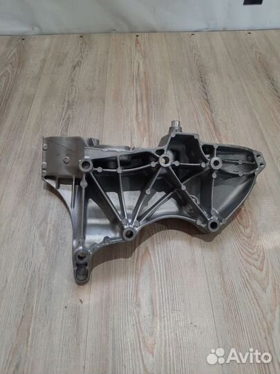 Кронштейн крепление навесного оборудования площадк