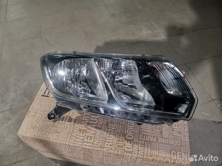 Фара оригинальная Renault Sandero Stepway 2018