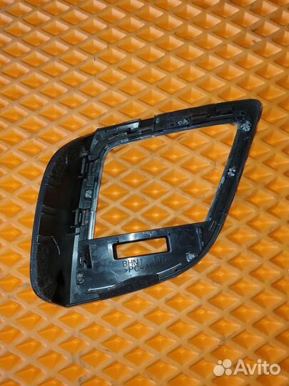 Накладка дефлектора Mazda 3 BM