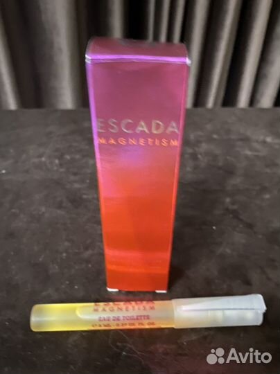 Escada magnetizm moschino