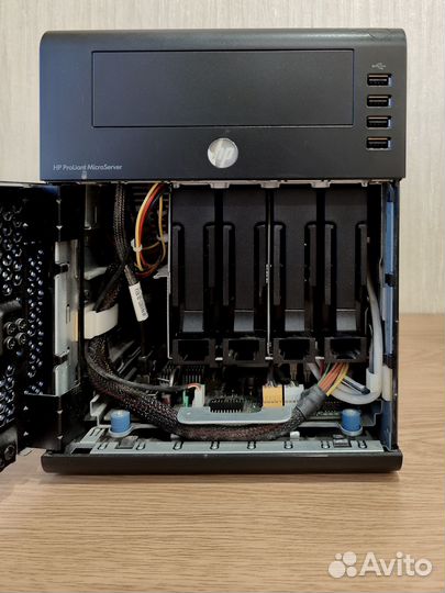 Сервер HP ProLiant MicroServer (N36L)
