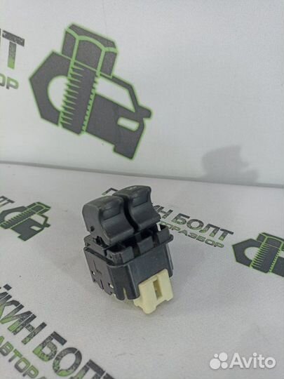 Кнопка стеклоподъемника передняя Chevrolet Spark 3