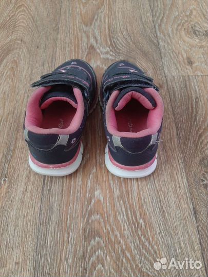 Кроссовки для девочки 22 р