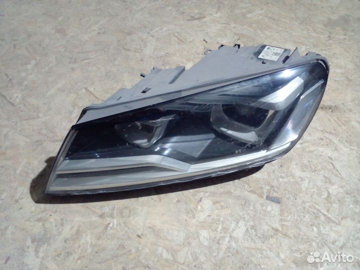 Фара левая Volkswagen Tuareg NF дефект